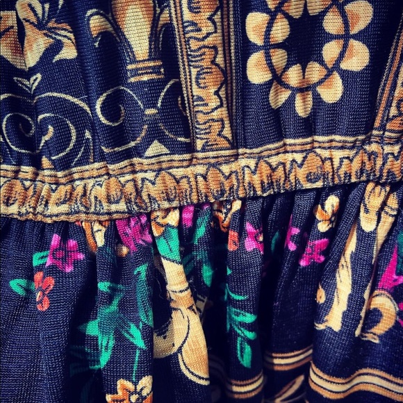 Slinky silky scarf black dress with gold and flowers 🌺 size small v-neck - Picture 4 of 15